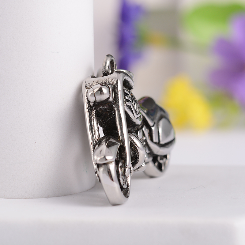 Kovový prívesok Motorka z chirurgickej ocele 27x42.5x10mm, 1 ks