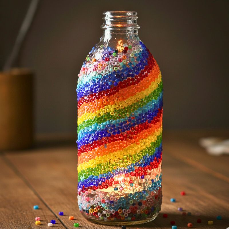 Fľaša ozdobená korálkami